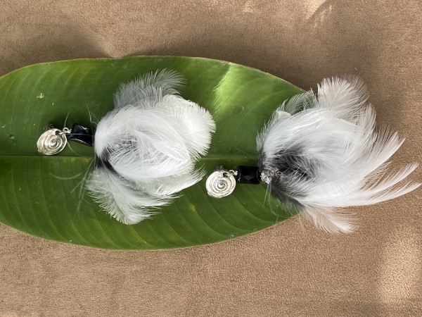 Boucle d’oreille plume d’aigrette